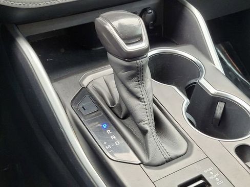 Used 2020 Toyota Highlander XLE image 21