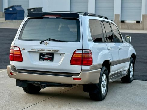 Used 2000 Toyota Land Cruiser w/ Convenience Pkg AWD/4WD image 12