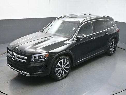 Used 2020 Mercedes-Benz GLB 250 w/ Premium Package image 21