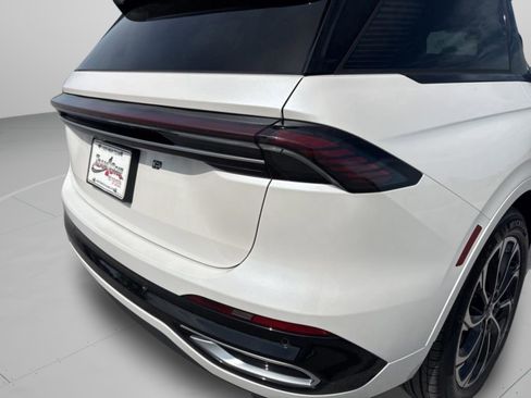 Used 2025 Lincoln Nautilus Reserve image 37