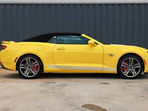 Used 2016 Chevrolet Camaro SS RWD image 17