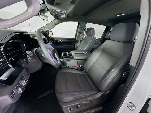 Used 2025 GMC Sierra 1500 Elevation image 13