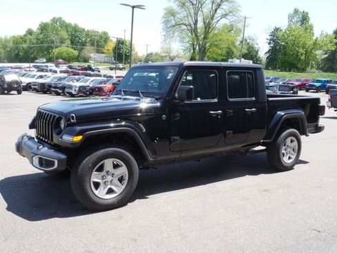 Used 2022 Jeep Gladiator Sport AWD/4WD image 7