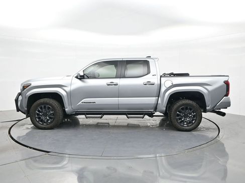 Used 2025 Toyota Tacoma SR5 AWD/4WD image 8
