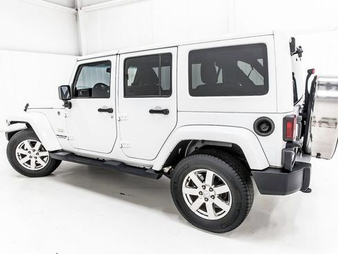 Used 2014 Jeep Wrangler Unlimited Sahara w/ Connectivity Group AWD/4WD image 5