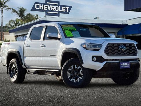 Used 2022 Toyota Tacoma TRD Off-Road image 2
