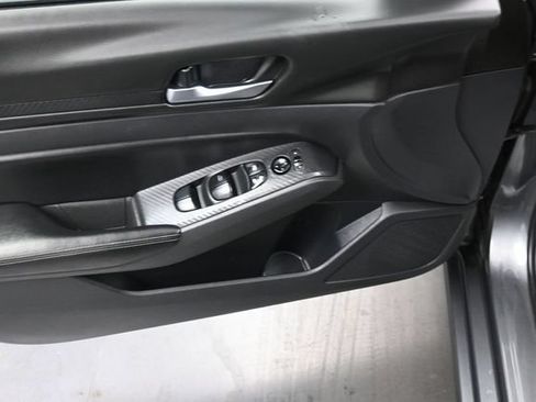 Used 2024 Nissan Altima 2.5 SV FWD image 10