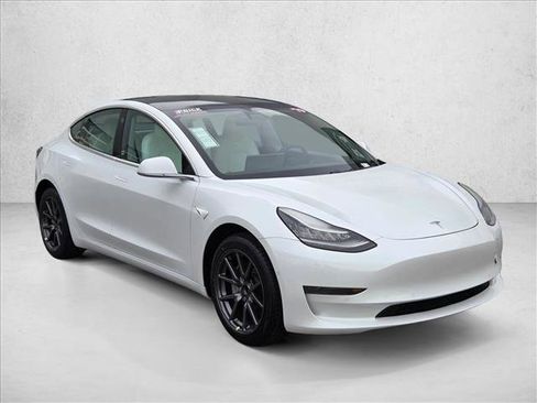 Used 2019 Tesla Model 3 Standard Range Plus image 3