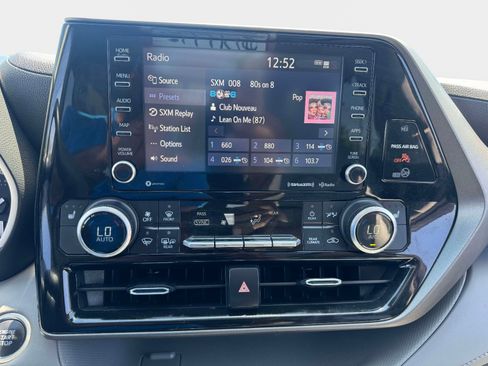 Used 2021 Toyota Highlander XLE AWD/4WD image 33