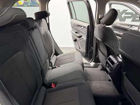 Used 2022 Jeep Grand Cherokee Laredo w/ Luxury Tech Group I RWD image 44