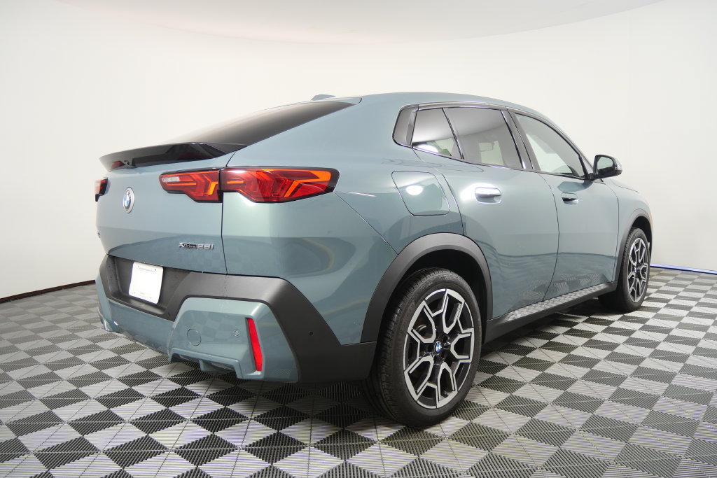 Certified 2025 BMW X2 xDrive28i AWD/4WD image 4