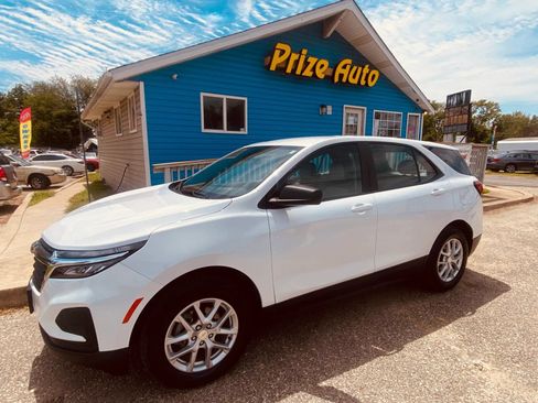 Used 2023 Chevrolet Equinox LS w/ Driver Confidence II Package FWD image 2