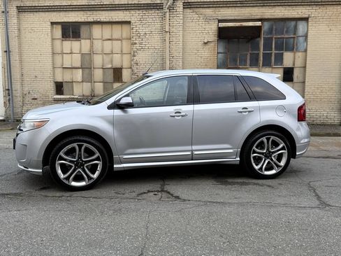 Used 2011 Ford Edge Sport w/ Driver Entry Pkg AWD/4WD image 4