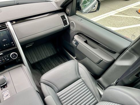 Used 2025 Land Rover Discovery S AWD/4WD image 18
