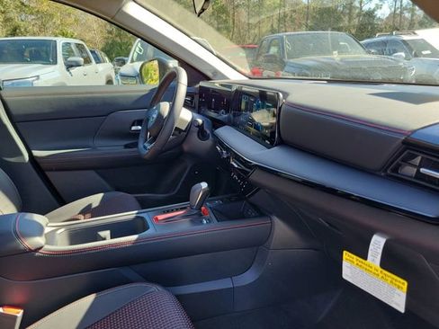 New 2026 Nissan Kicks SR FWD image 30
