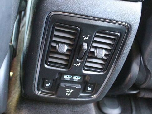 Used 2017 Jeep Grand Cherokee Limited image 13