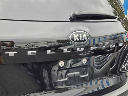 Used 2021 Kia Telluride EX w/ EX Premium Package FWD image 13