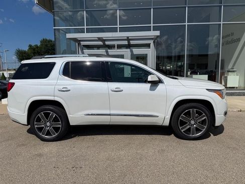 Used 2019 GMC Acadia Denali w/ Technology Package AWD/4WD image 2