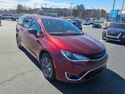 Used 2018 Chrysler Pacifica Limited w/ Advanced Safetytec Group