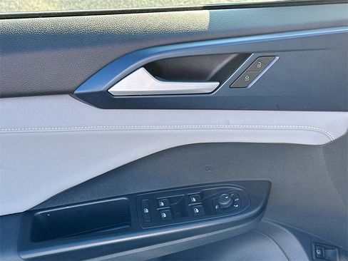 Used 2024 Volkswagen Taos SE image 20