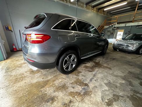 Used 2019 Mercedes-Benz GLC 300 4MATIC image 6