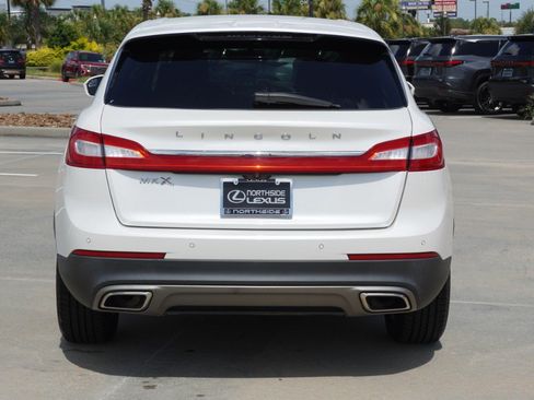Used 2016 Lincoln MKX Premiere w/ Cargo Accessories Package FWD image 7