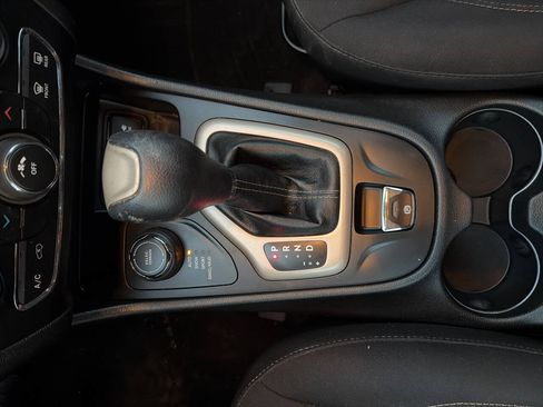 Used 2014 Jeep Cherokee Sport w/ Cold Weather Group AWD/4WD image 14