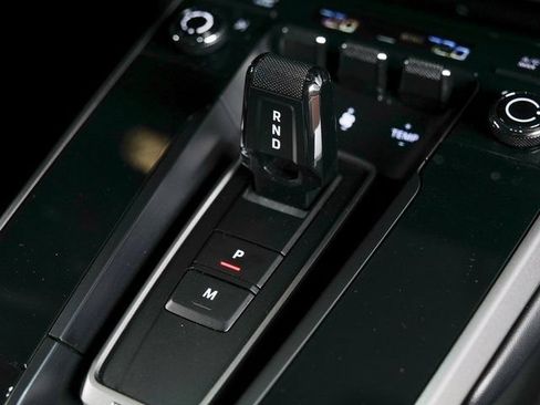 Used 2022 Porsche 911 Carrera RWD image 16