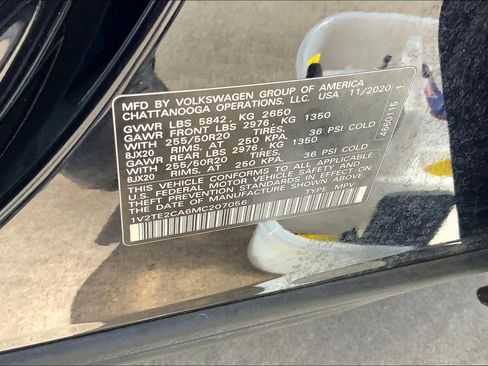 Used 2021 Volkswagen Atlas Cross Sport SEL Premium image 32