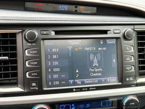 Used 2019 Toyota Highlander Limited Platinum AWD/4WD image 13