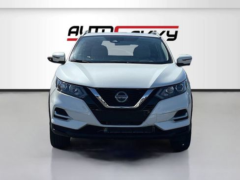 Used 2022 Nissan Rogue Sport SL FWD image 2