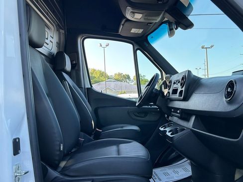 Used 2025 Mercedes-Benz Sprinter 2500 image 10
