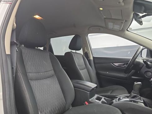 Used 2019 Nissan Rogue SV image 46