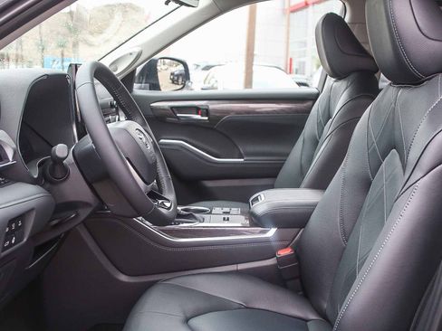 New 2026 Toyota Highlander Platinum AWD/4WD image 20
