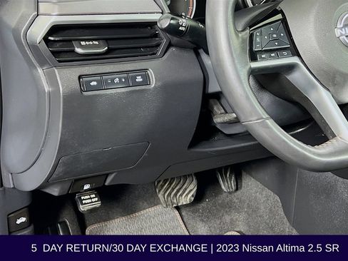 Used 2023 Nissan Altima 2.5 SR FWD image 12