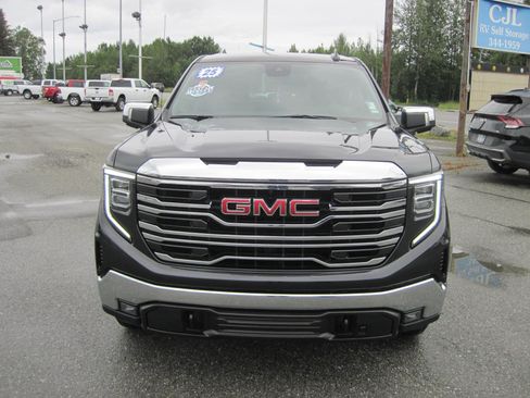 Used 2025 GMC Sierra 1500 SLT AWD/4WD image 2