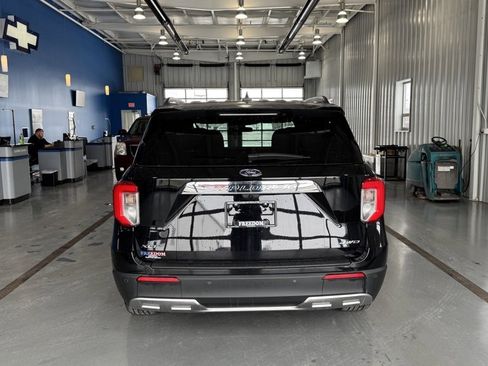 Used 2023 Ford Explorer XLT w/ Equipment Group 202A image 6