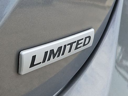 Used 2013 Hyundai Elantra Limited FWD image 29