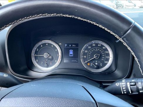 Used 2022 Hyundai Venue Limited w/ Cargo Package FWD image 15