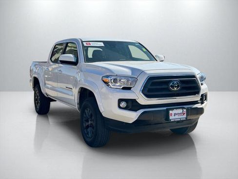 Certified 2023 Toyota Tacoma SR5 image 3
