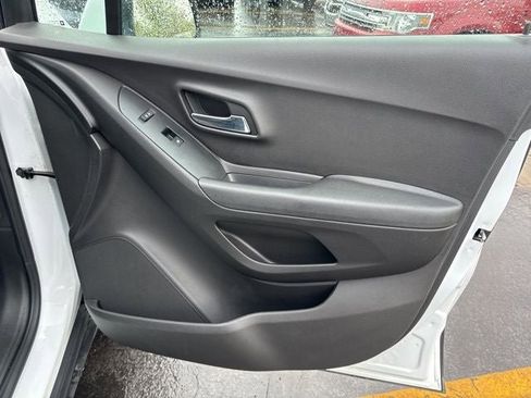 Used 2016 Chevrolet Trax LT w/ LT Convenience Package FWD image 26