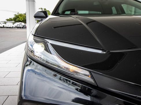 Used 2025 Toyota Camry LE FWD image 5