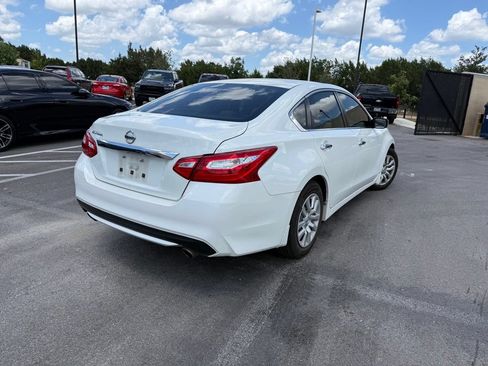 Used 2017 Nissan Altima 2.5 S w/ Power Driver Seat Package FWD image 4