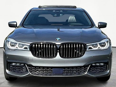 Used 2018 BMW 750i image 2