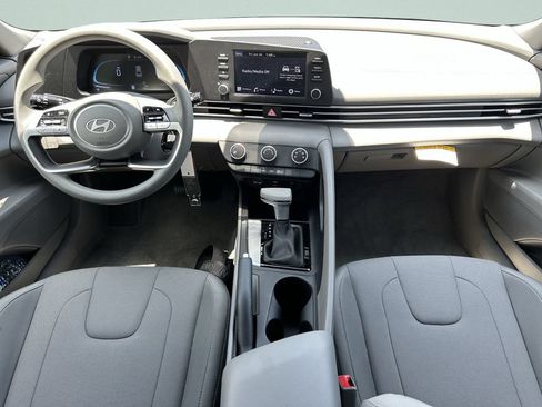 New 2025 Hyundai Elantra SE FWD image 15