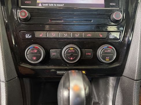 Used 2020 Volkswagen Passat 2.0T R-Line image 18