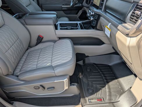 New 2026 Ford F250 Platinum w/ Platinum Plus Package AWD/4WD image 32