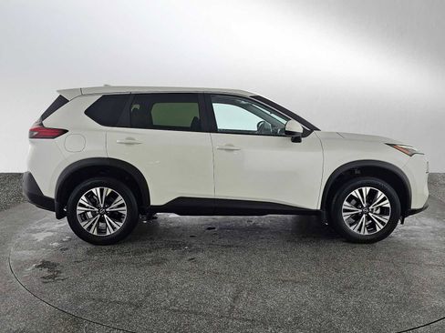 Used 2023 Nissan Rogue SV image 3