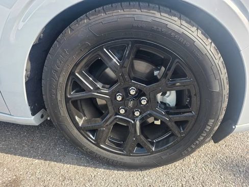 Used 2026 Ford Maverick Lobo AWD/4WD image 4