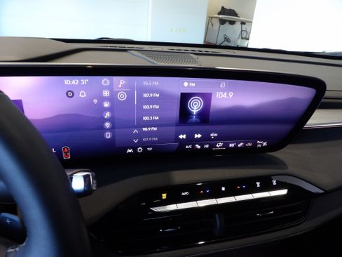 Used 2025 Buick Enclave Preferred image 12